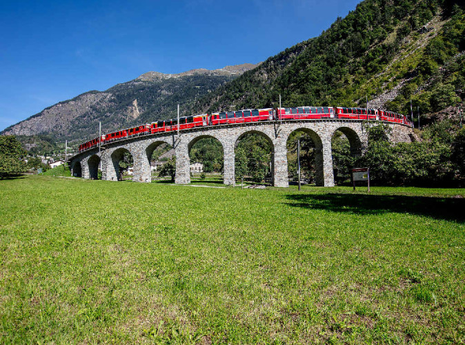9201_Bernina Express am Lago di Poschiavo (2)